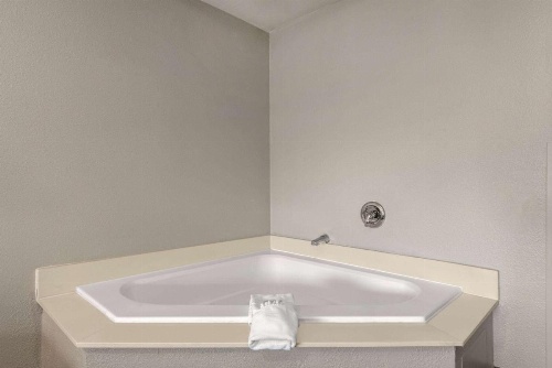 Days Inn & Suites by Wyndham Tucson/Marana image 13