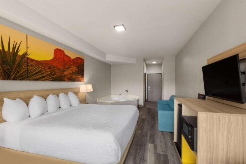 Days Inn & Suites by Wyndham Tucson/Marana image 14