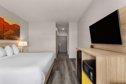 Days Inn & Suites by Wyndham Tucson/Marana image 23