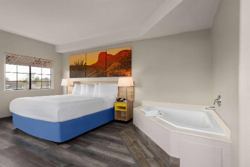 Days Inn & Suites by Wyndham Tucson/Marana image 4